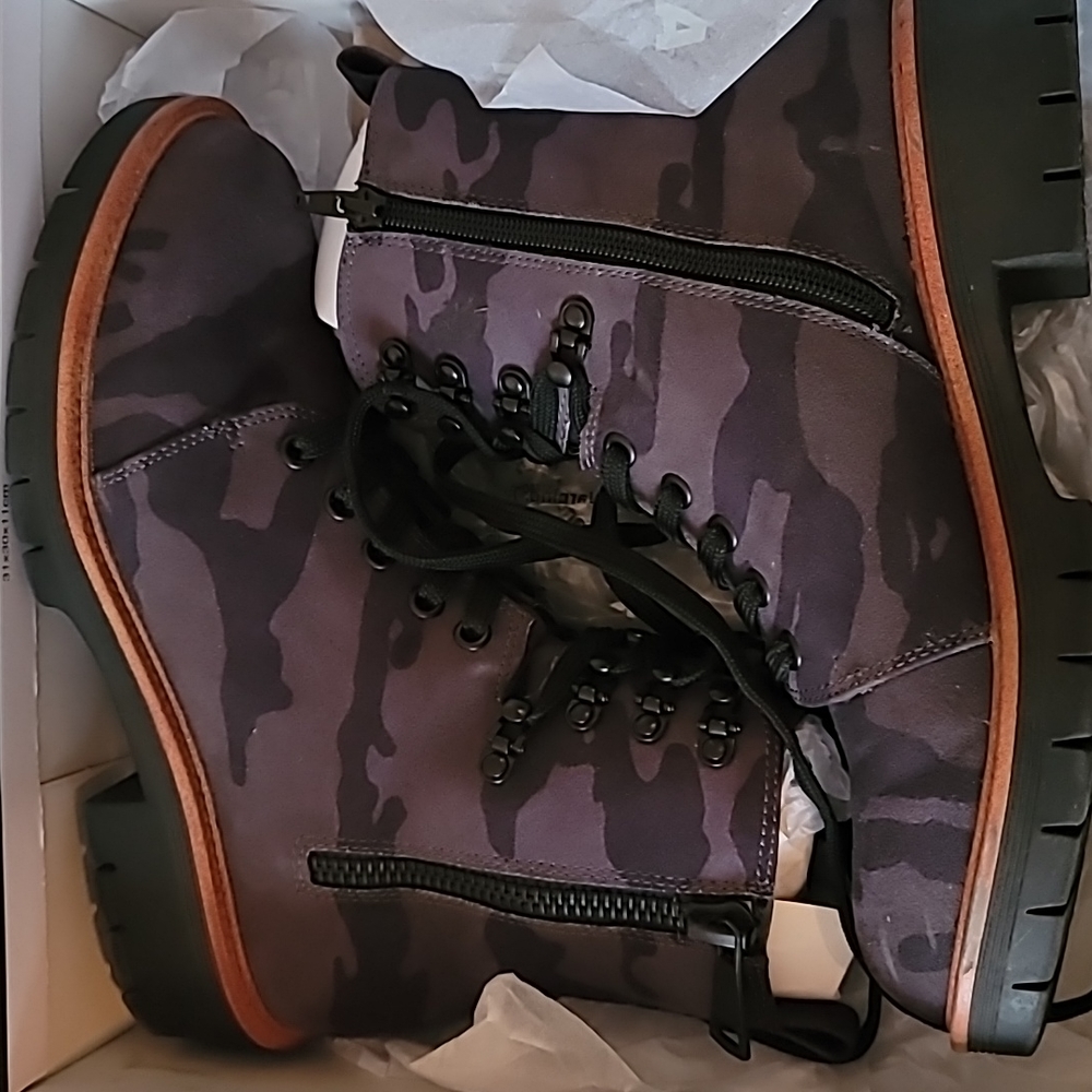 Women combat boots